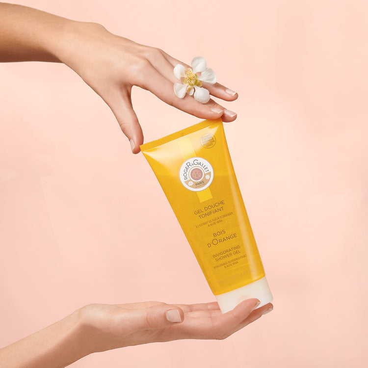 Roger & Gallet Bois d'Orange Shower Gel 200ml, hand holding the tube